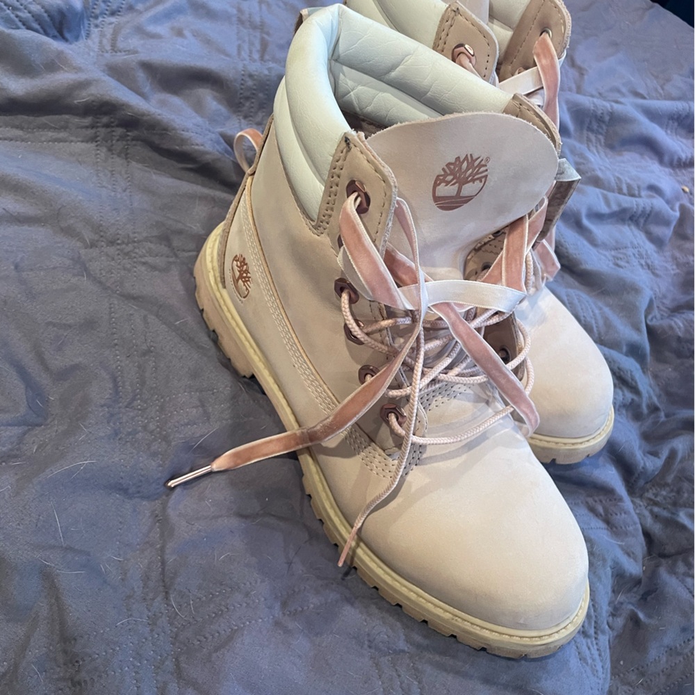 Pink Timberlands - Picture 2 of 3